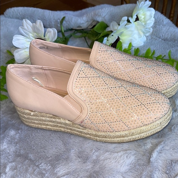 Chic Nude Espadrilles with Sparkling Accents - Picture 1 of 8